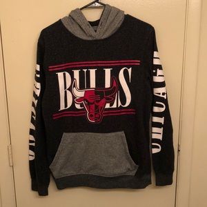 Chicago Bulls hoodie(Can bundle other 3 shirts)